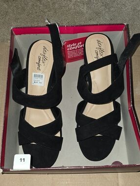 Nwt Dexflex Comfort Heeled Sandals Size 11